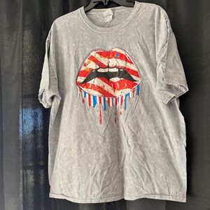 Gray T-Shirt with Dripping Lips Graphic